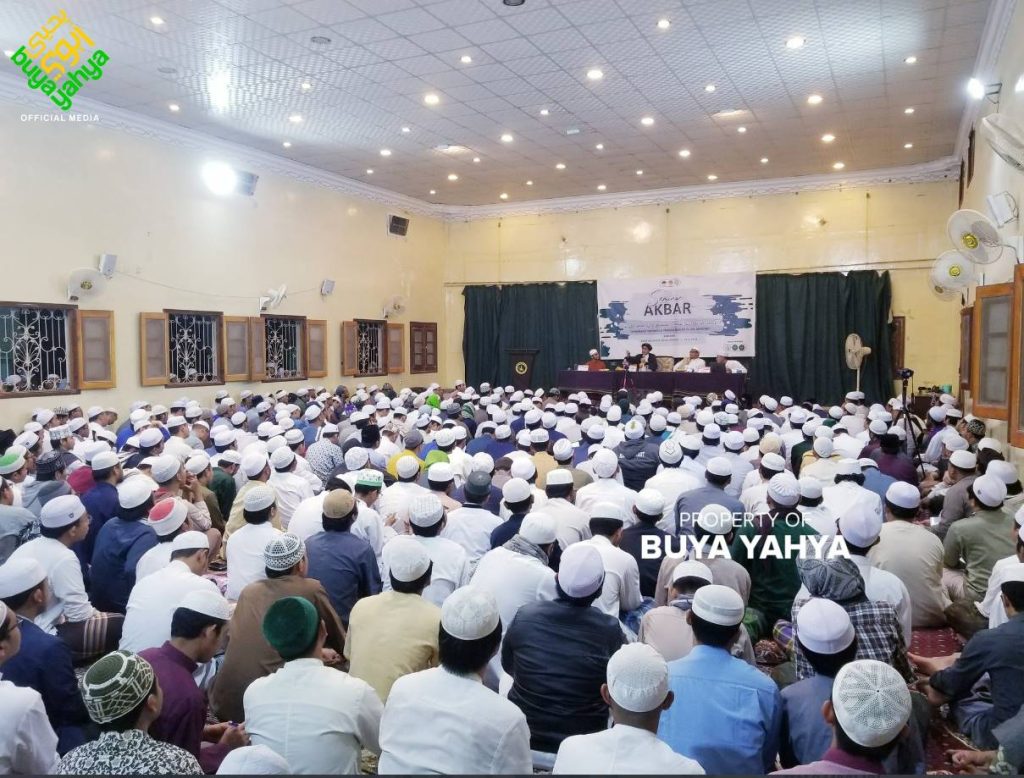 Ratusan Mahasiswa universitas al-ahgaff yaman hadir dalam acara Seminar Akbar yang diisi oleh Buya yahya