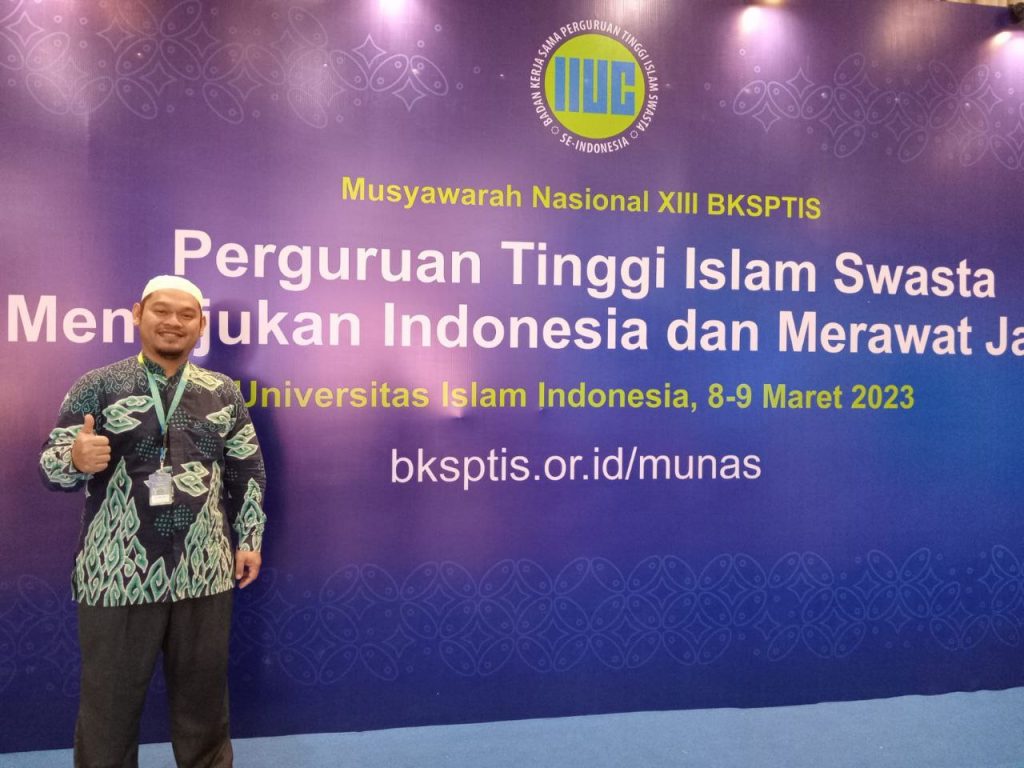 Wakil ketua 2 bidang SDM dan keuangan STAI AL-BAHJAH  Nur Sobarie, M.Pd.