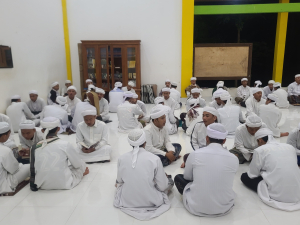 Santri STAI Al-Bahjah Cirebon Murojaah Al-Qur’an Di Kampus Pancalang