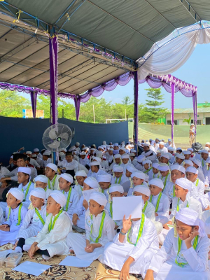 Khatam Kenaikan Juz Al-Qur’an di SDIQU Al-Bahjah Pusat: Raih kemuliaan dan Keindahan Hidup.