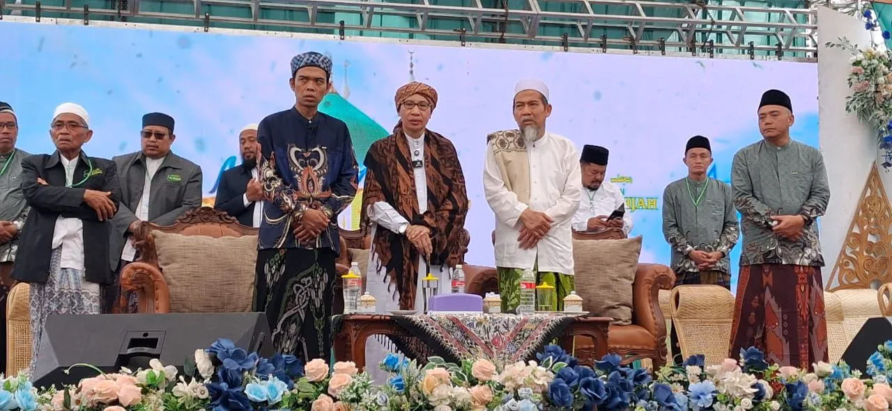 Ribuan Jamaah Hadiri Maulid Akbar Al-Bahjah Batang, Ulama Serukan Sedekah dan Kerukunan Umat