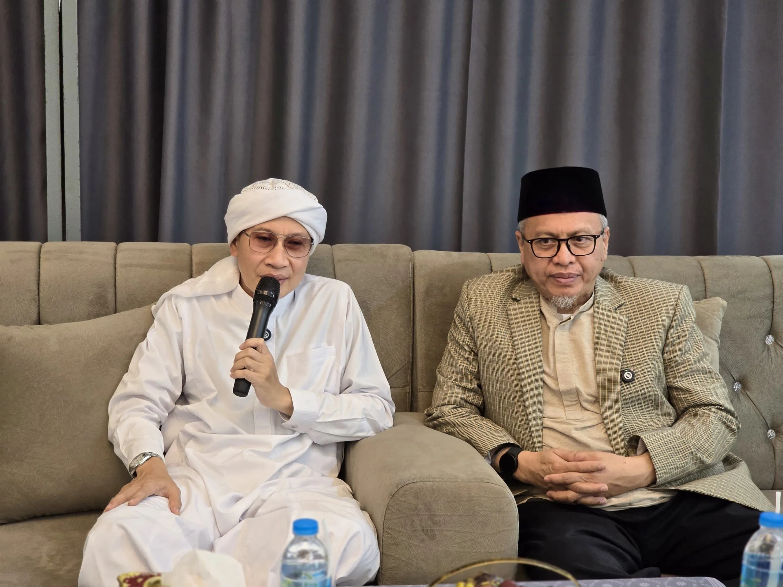 Diskusi Birrul Walidain, Fikih Puasa dan Rukyah Hilal Warnai Pengabdian Masyarakat PDIH UNISSULA di Al-Bahjah