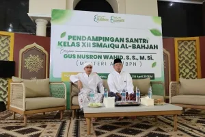 Menteri ATR BPN Nusron Wahid memberikan motivasi penguasaan STEM kepada santri SMAIQu Al-Bahjah didampingi Buya Yahya untuk persiapan Indonesia Emas 2045.