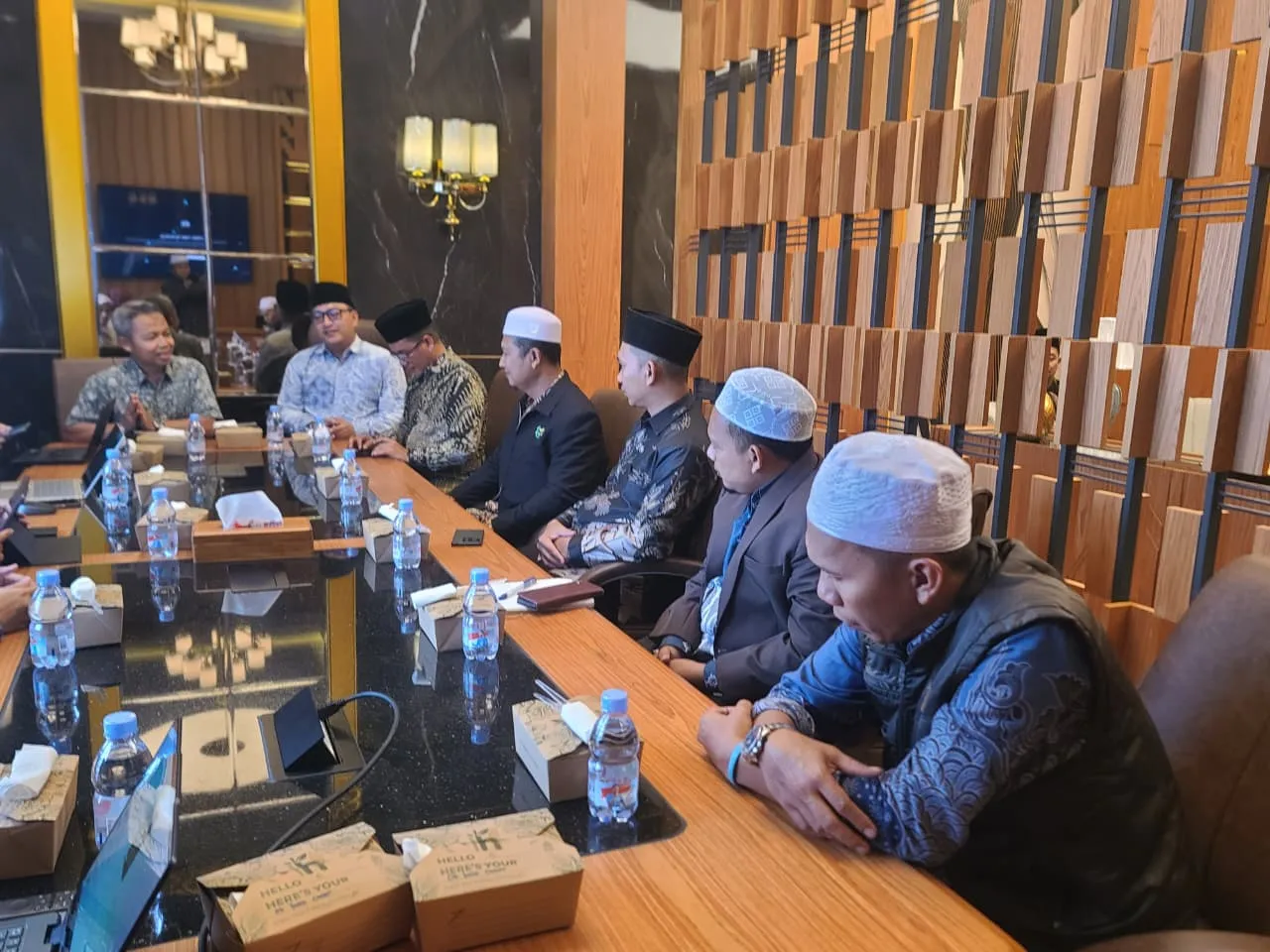 Pemaparan jalur beasiswa BUD dan strategi SNBP oleh Wakil Rektor IPB kepada pengurus Yayasan Al-Bahjah